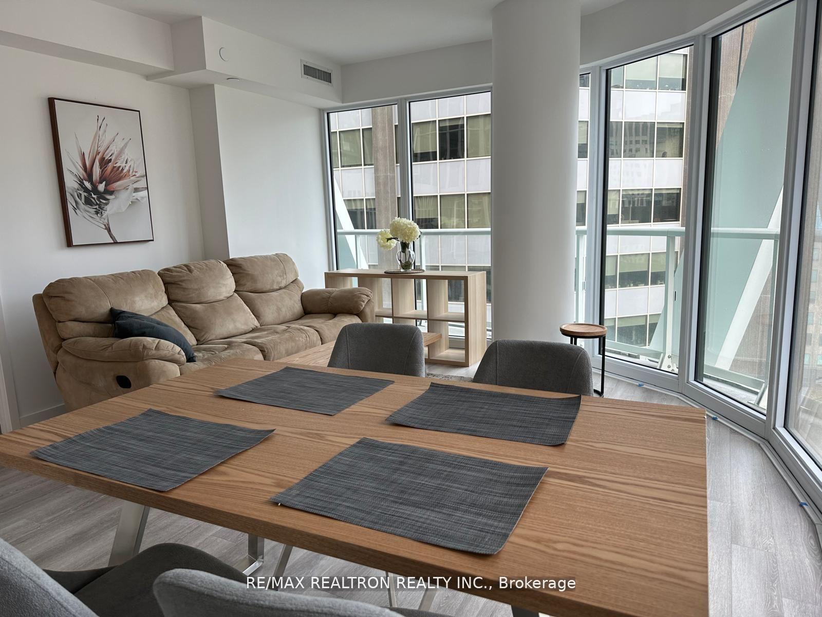 Photo 4 of Unit 926, 230 Simcoe Street, Toronto, University — HOMEH