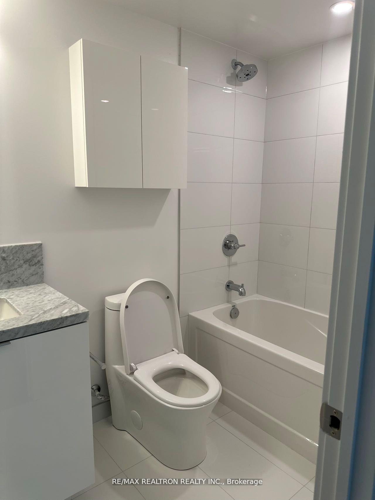 Photo 13 of Unit 926, 230 Simcoe Street, Toronto, University — HOMEH