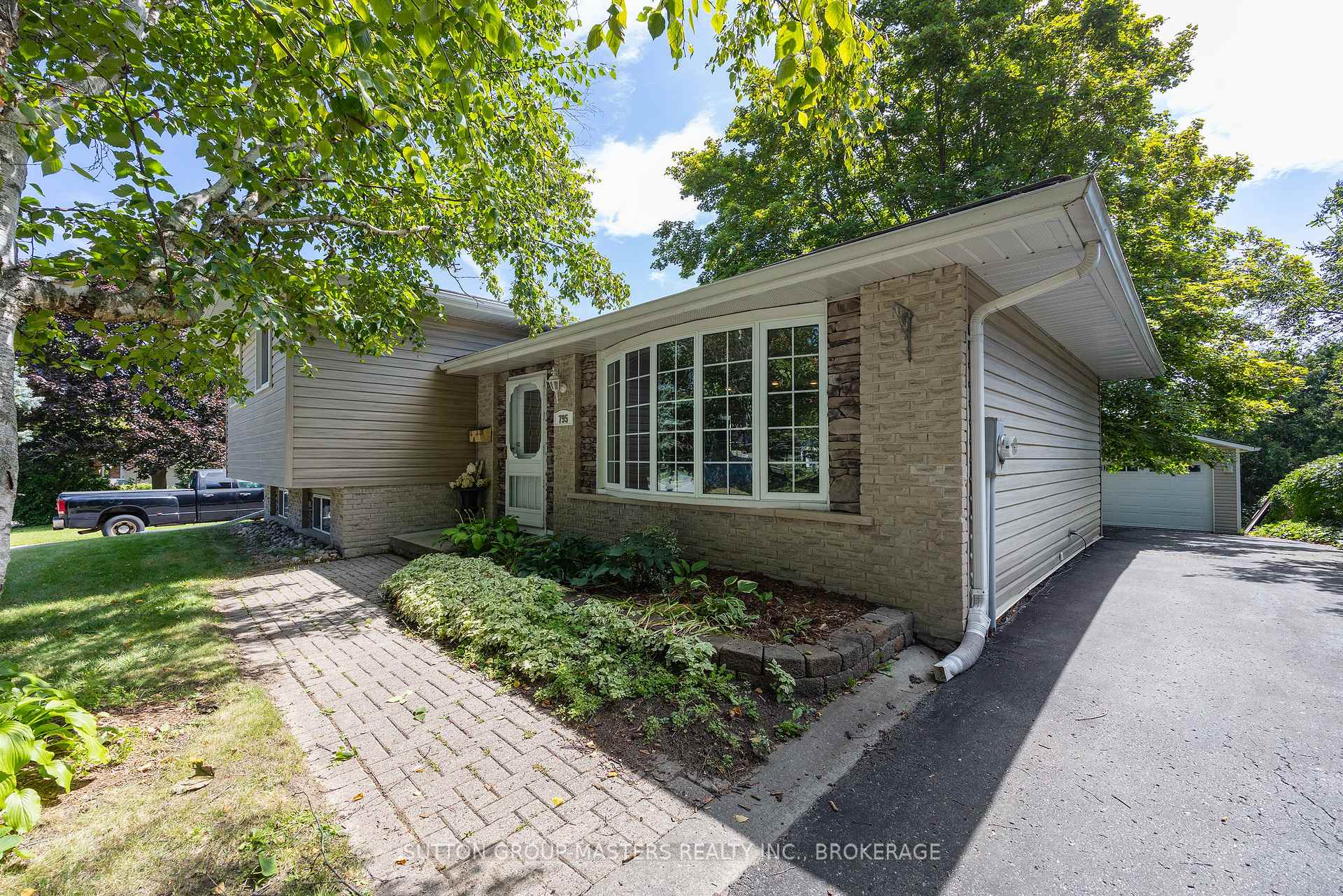 Photo 2 of 795 Safari Drive, Kingston, North of Taylor-Kidd Blvd — HOMEH