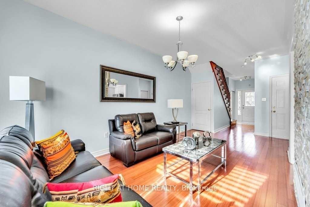 Photo 6 of 558 Legresley Lane, Newmarket, Gorham-College Manor — HOMEH