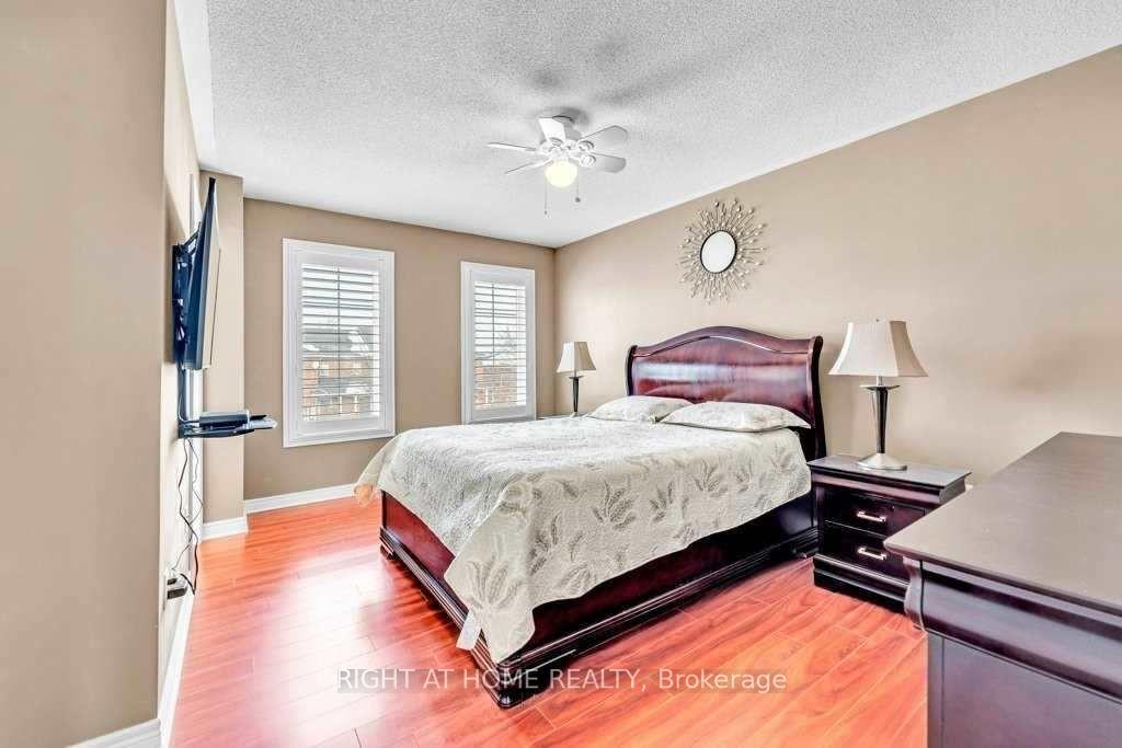 Photo 10 of 558 Legresley Lane, Newmarket, Gorham-College Manor — HOMEH