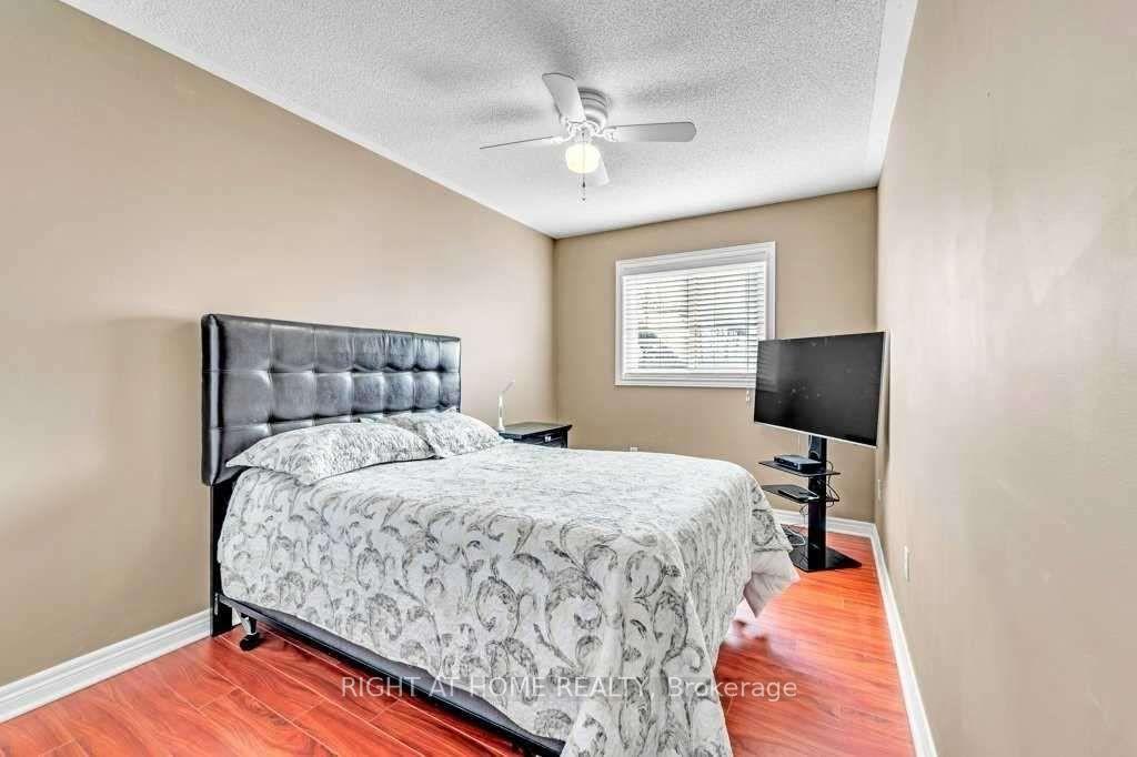 Photo 12 of 558 Legresley Lane, Newmarket, Gorham-College Manor — HOMEH