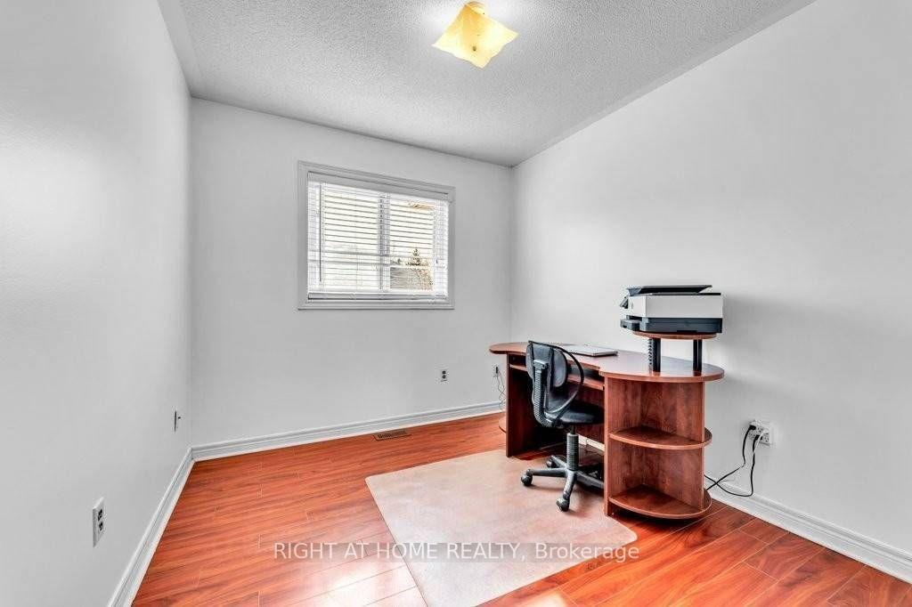 Photo 13 of 558 Legresley Lane, Newmarket, Gorham-College Manor — HOMEH