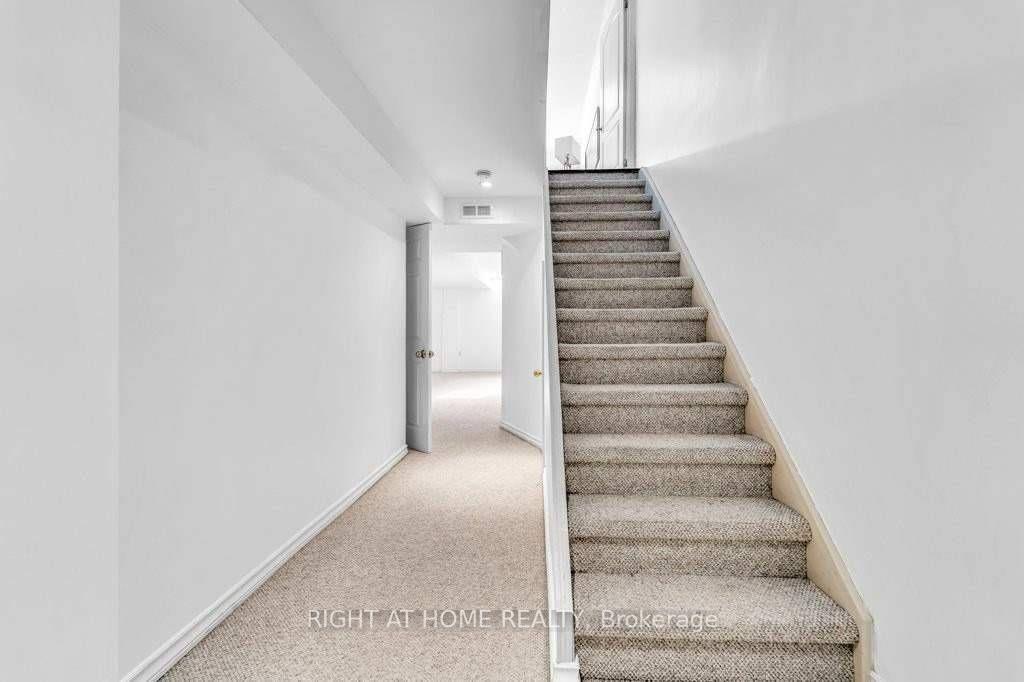 Photo 15 of 558 Legresley Lane, Newmarket, Gorham-College Manor — HOMEH