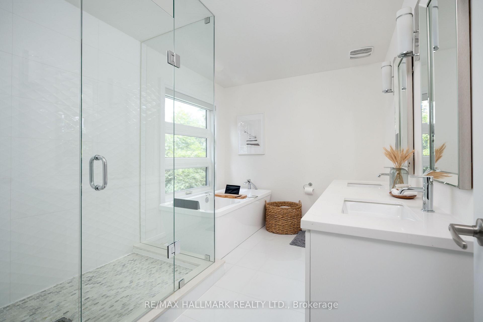 Photo 23 of 136 Glenwood Crescent, Toronto, O'Connor-Parkview — HOMEH