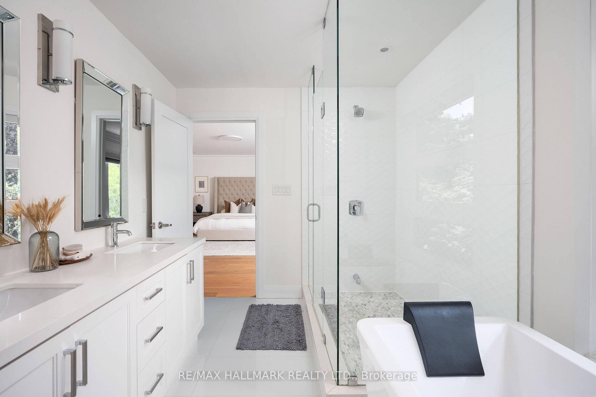 Photo 24 of 136 Glenwood Crescent, Toronto, O'Connor-Parkview — HOMEH