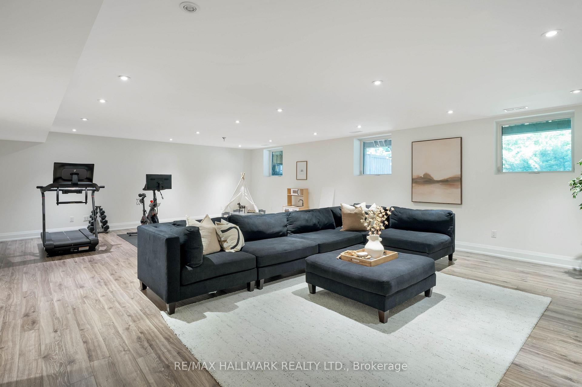 Photo 36 of 136 Glenwood Crescent, Toronto, O'Connor-Parkview — HOMEH