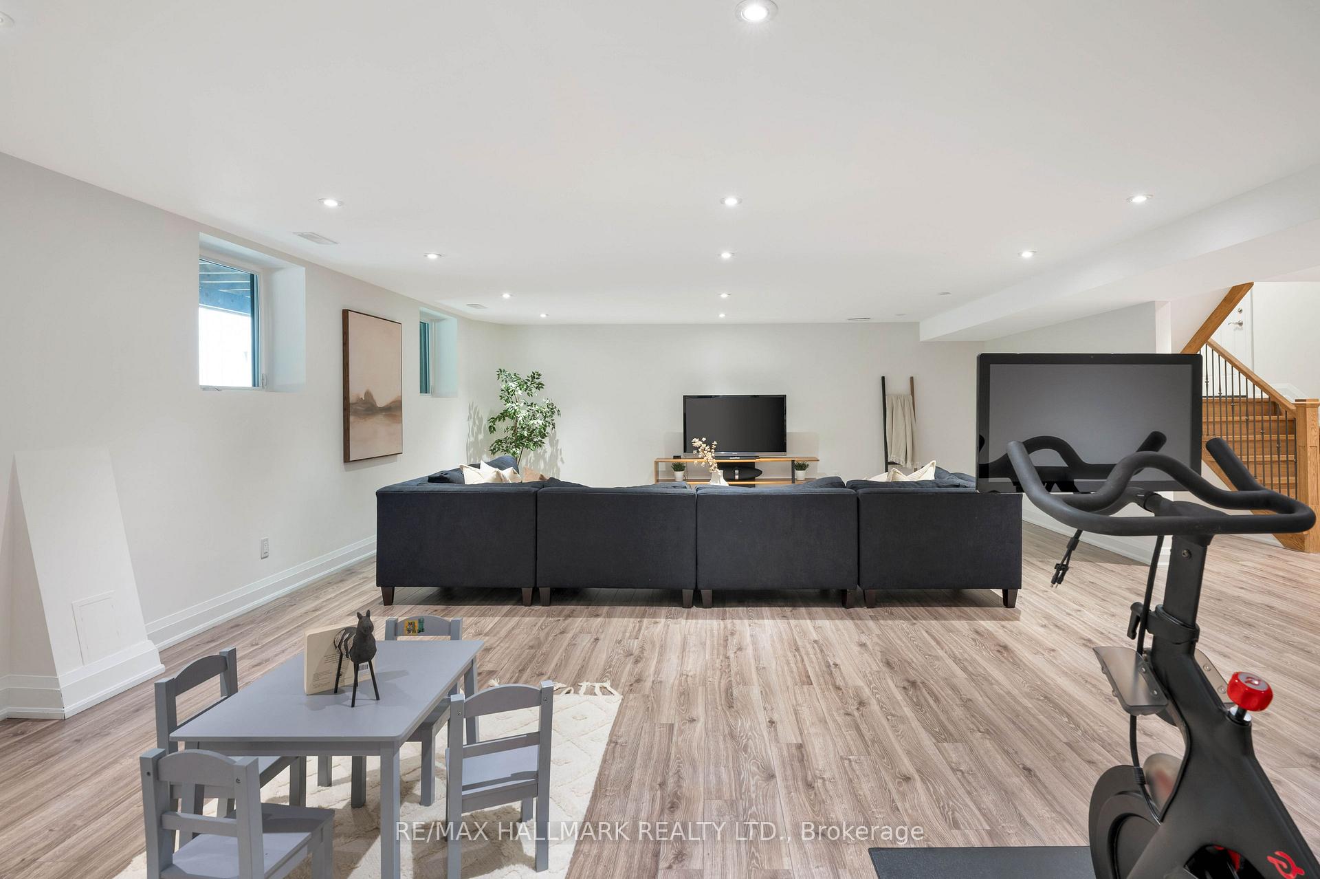 Photo 37 of 136 Glenwood Crescent, Toronto, O'Connor-Parkview — HOMEH