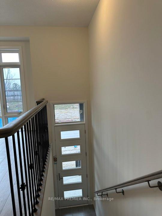 Photo 2 of 8 Cherry Hill Lane, Barrie, Painswick South — HOMEH