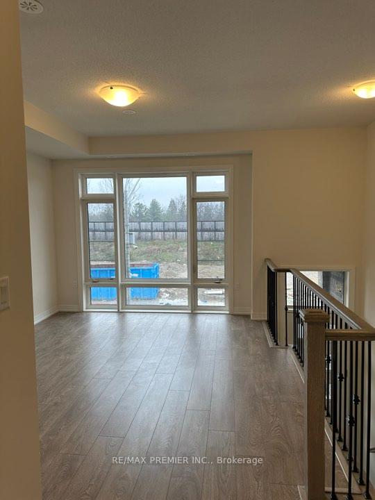 Photo 4 of 8 Cherry Hill Lane, Barrie, Painswick South — HOMEH