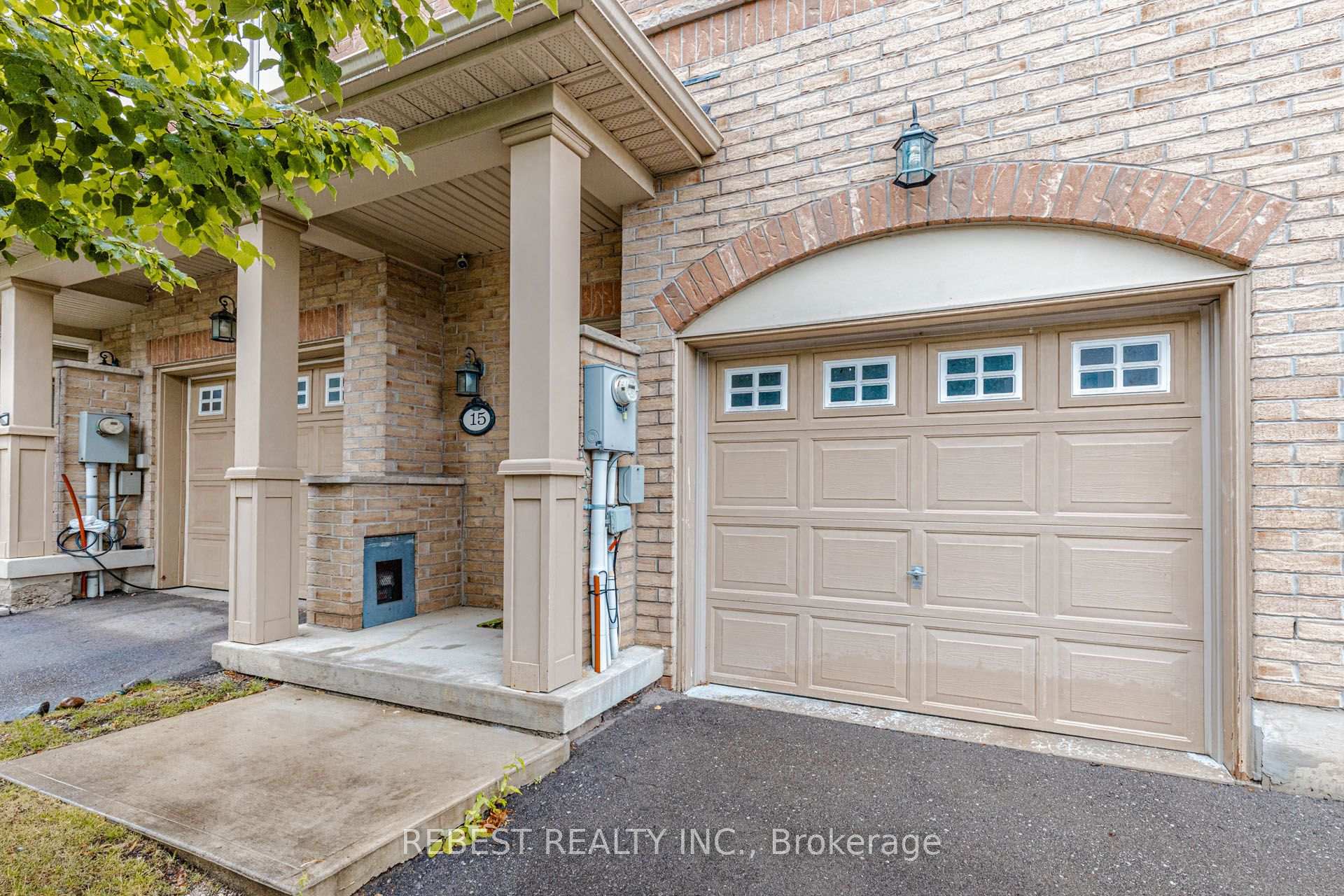 Photo 3 of 15 Cailiff Street, Brampton, Bram West — HOMEH