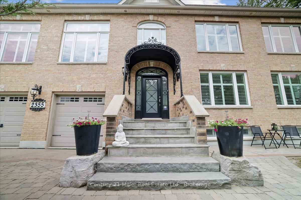 Photo 3 of 2355 Old Carriage Road, Mississauga, Erindale — HOMEH