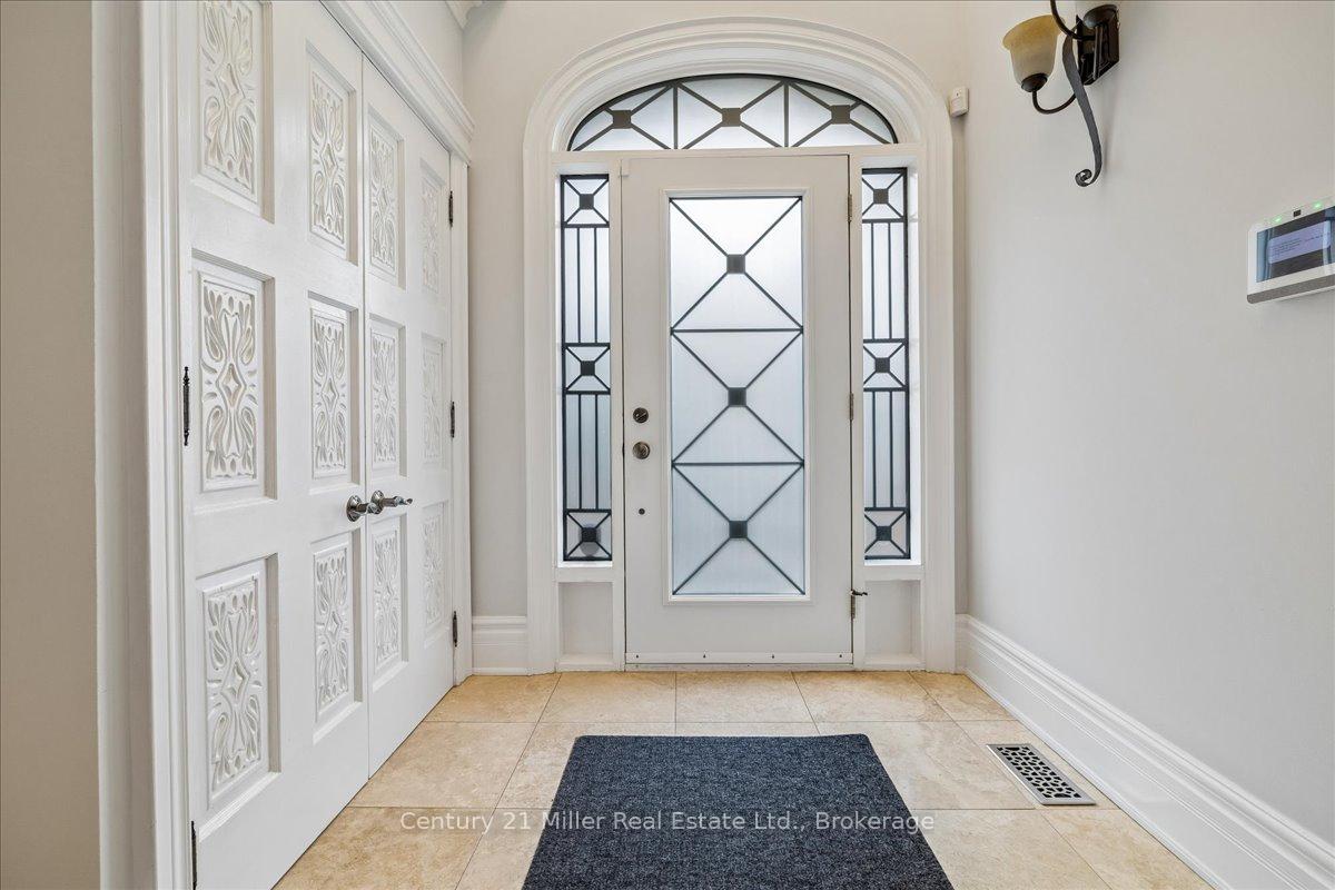 Photo 4 of 2355 Old Carriage Road, Mississauga, Erindale — HOMEH