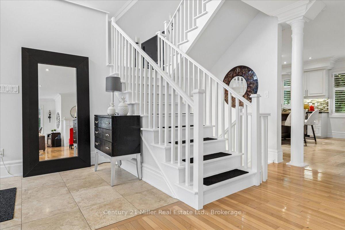 Photo 7 of 2355 Old Carriage Road, Mississauga, Erindale — HOMEH