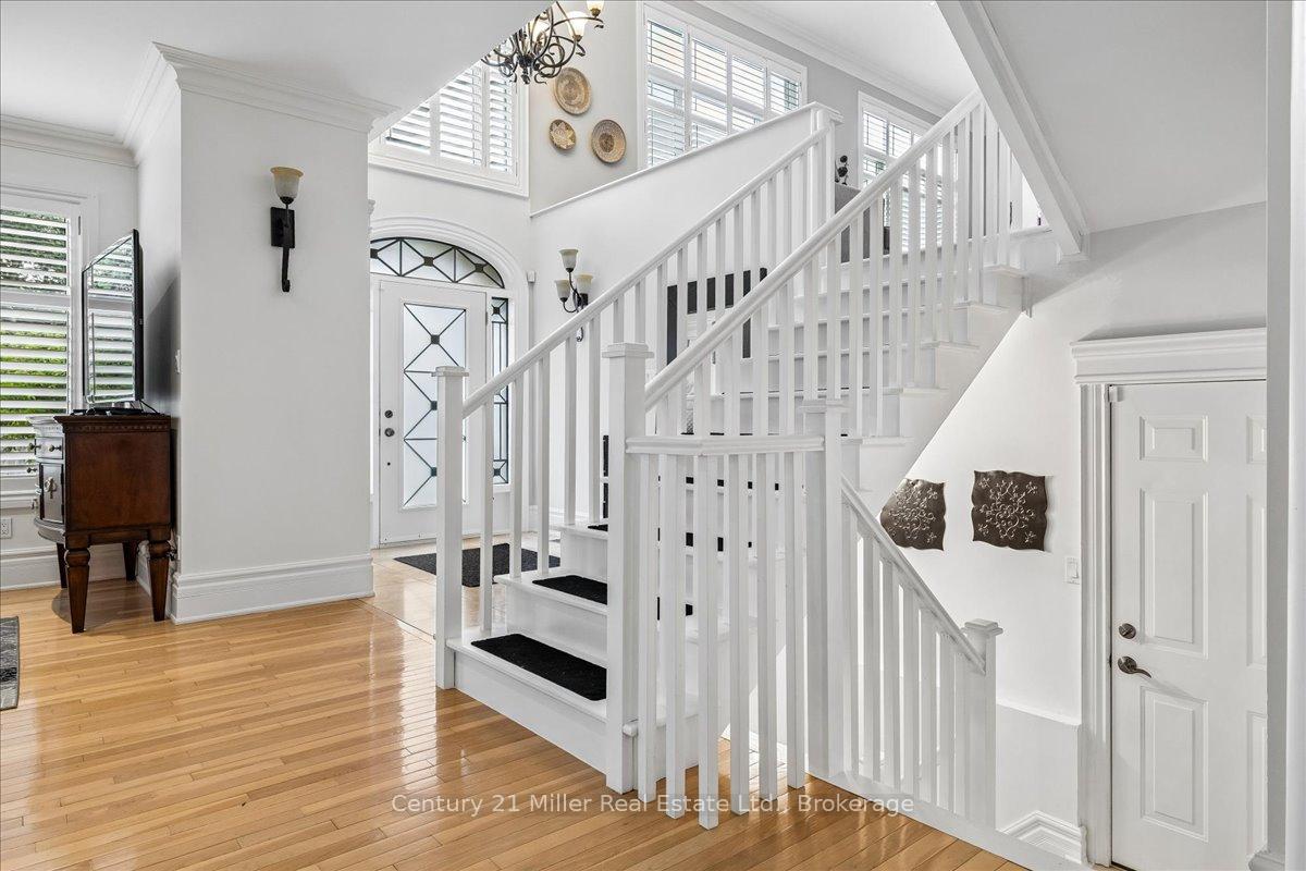 Photo 8 of 2355 Old Carriage Road, Mississauga, Erindale — HOMEH