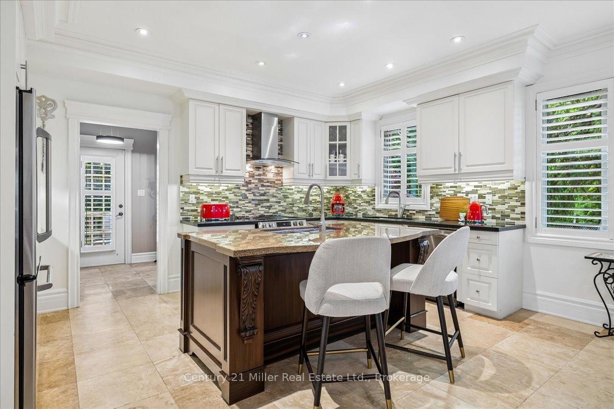 Photo 15 of 2355 Old Carriage Road, Mississauga, Erindale — HOMEH