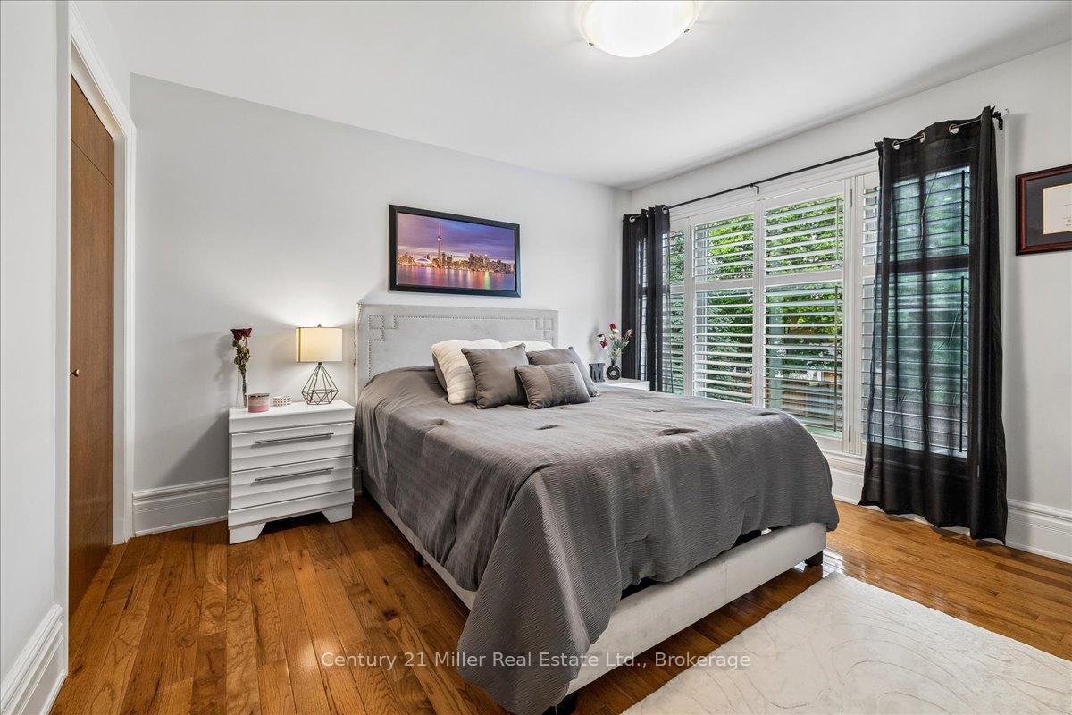 Photo 32 of 2355 Old Carriage Road, Mississauga, Erindale — HOMEH