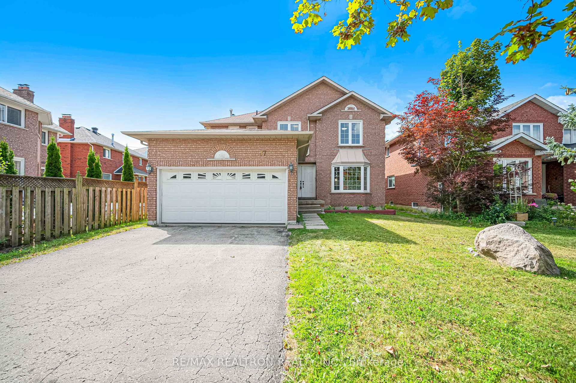 Photo 1 of 37 Dumaurier Crescent, Richmond Hill, Devonsleigh — HOMEH