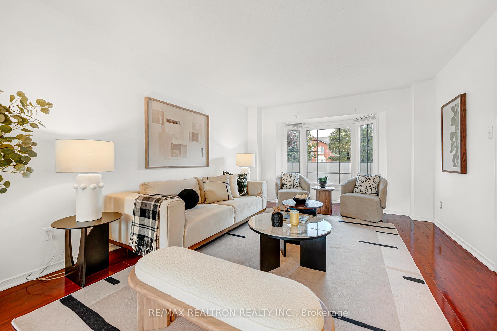 Photo 3 of 37 Dumaurier Crescent, Richmond Hill, Devonsleigh — HOMEH