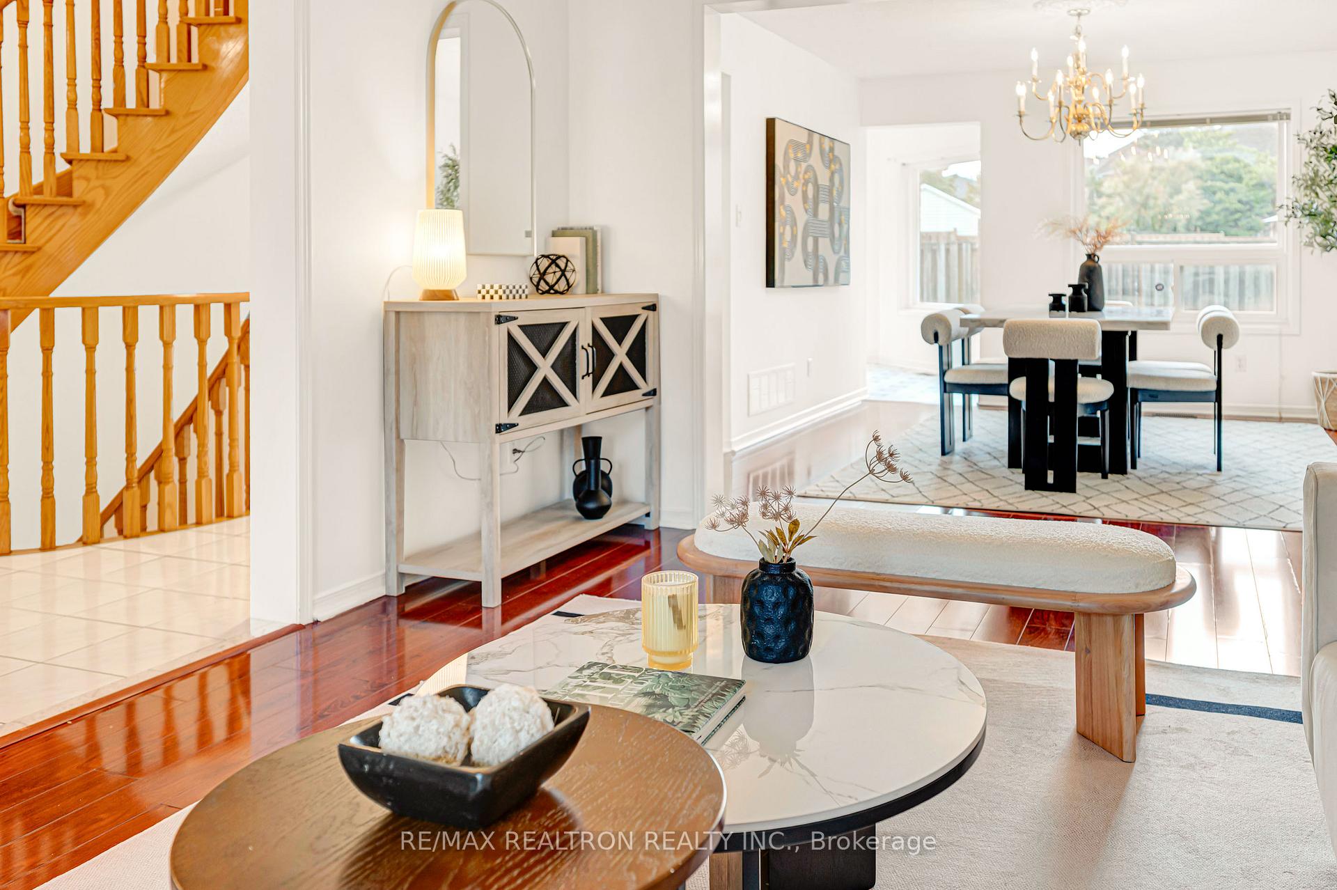 Photo 8 of 37 Dumaurier Crescent, Richmond Hill, Devonsleigh — HOMEH