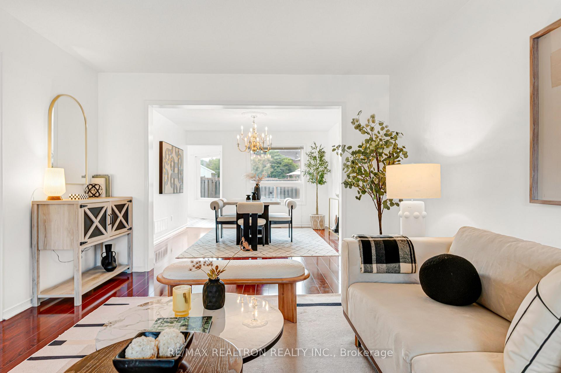Photo 9 of 37 Dumaurier Crescent, Richmond Hill, Devonsleigh — HOMEH