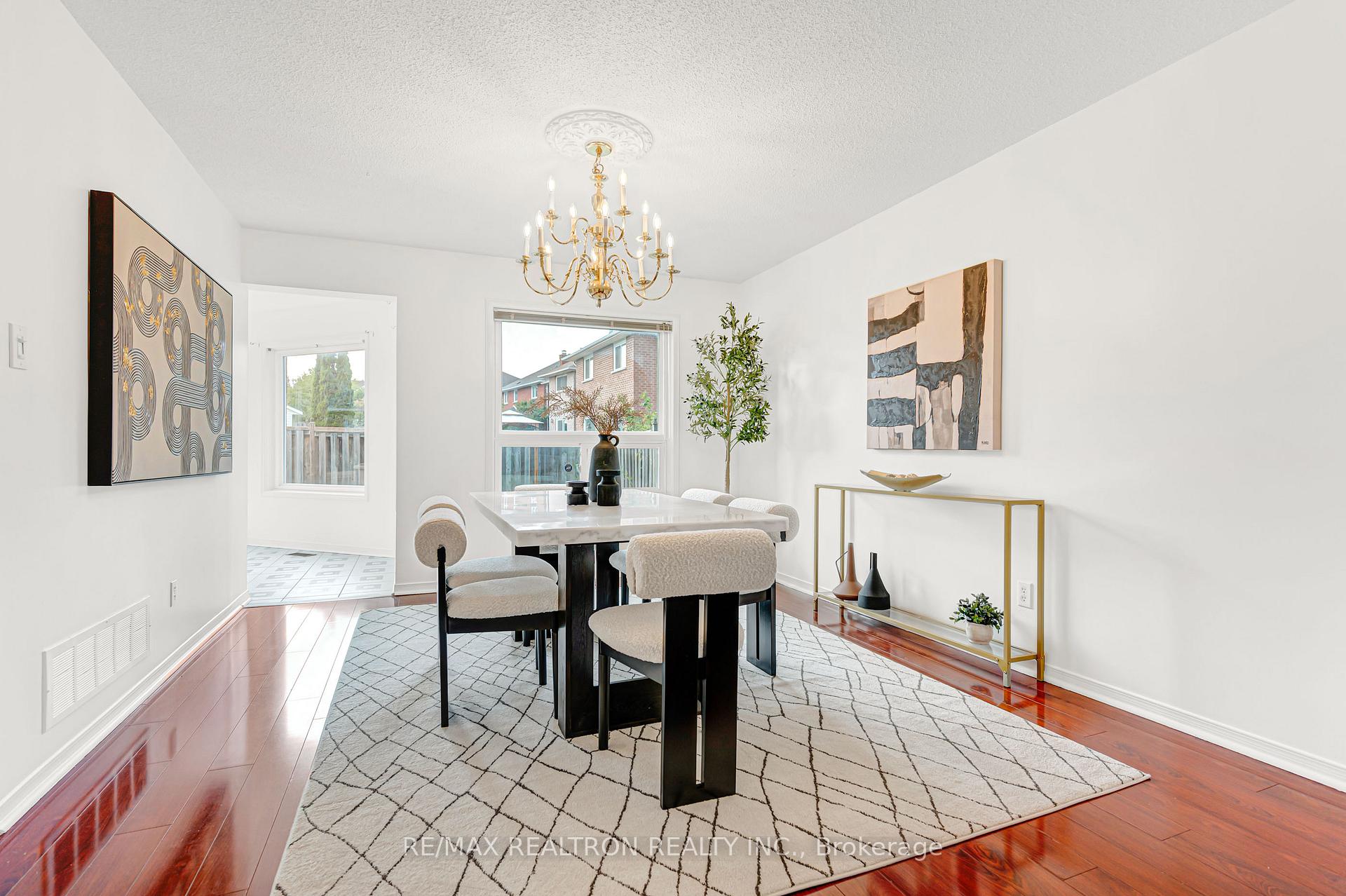 Photo 10 of 37 Dumaurier Crescent, Richmond Hill, Devonsleigh — HOMEH