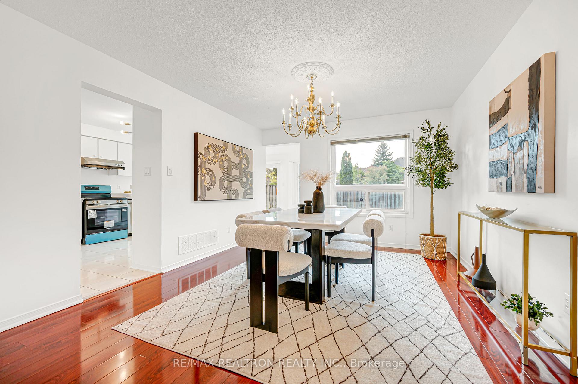 Photo 12 of 37 Dumaurier Crescent, Richmond Hill, Devonsleigh — HOMEH