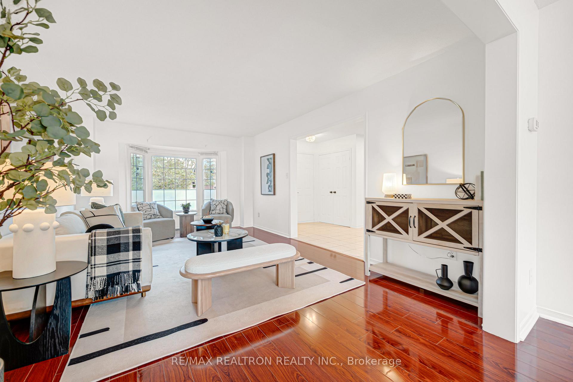 Photo 13 of 37 Dumaurier Crescent, Richmond Hill, Devonsleigh — HOMEH