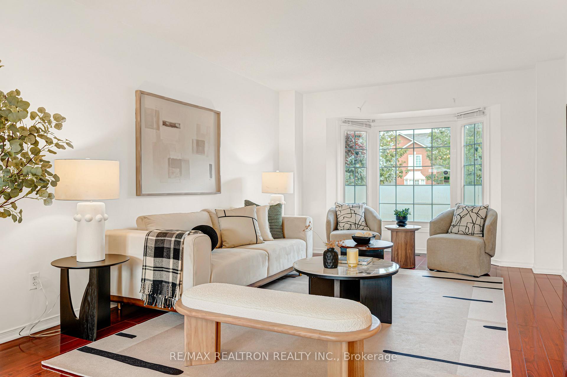 Photo 15 of 37 Dumaurier Crescent, Richmond Hill, Devonsleigh — HOMEH