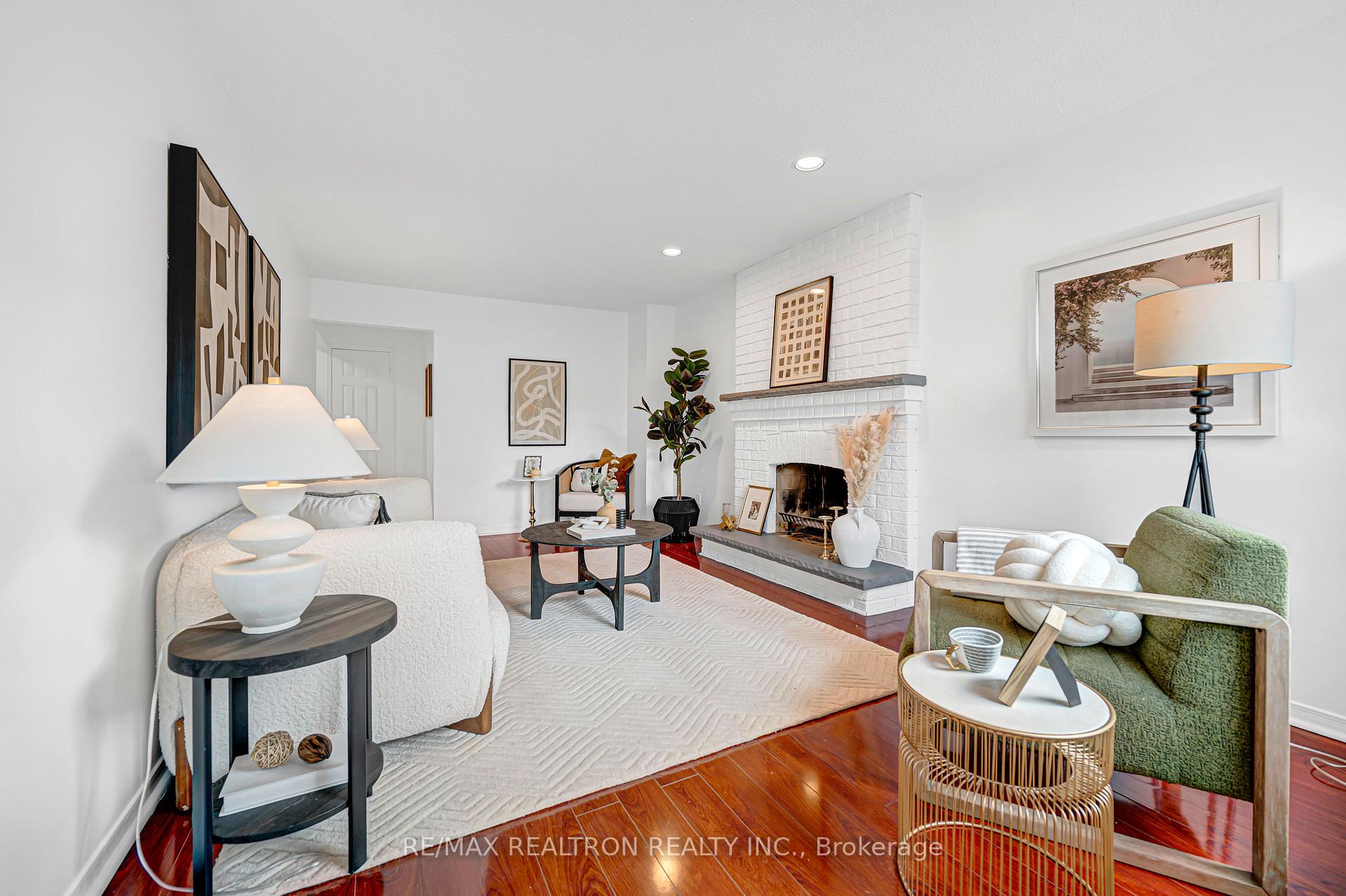 Photo 26 of 37 Dumaurier Crescent, Richmond Hill, Devonsleigh — HOMEH