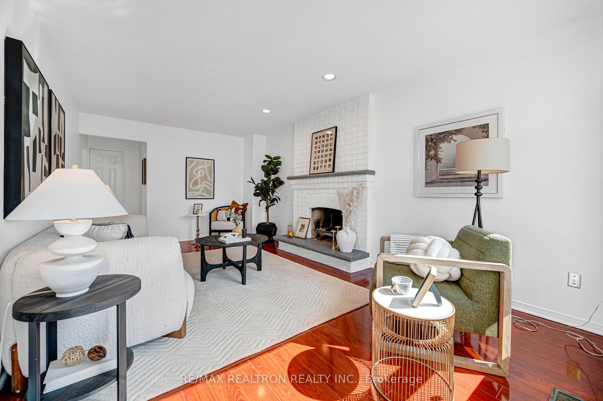 Photo 33 of 37 Dumaurier Crescent, Richmond Hill, Devonsleigh — HOMEH