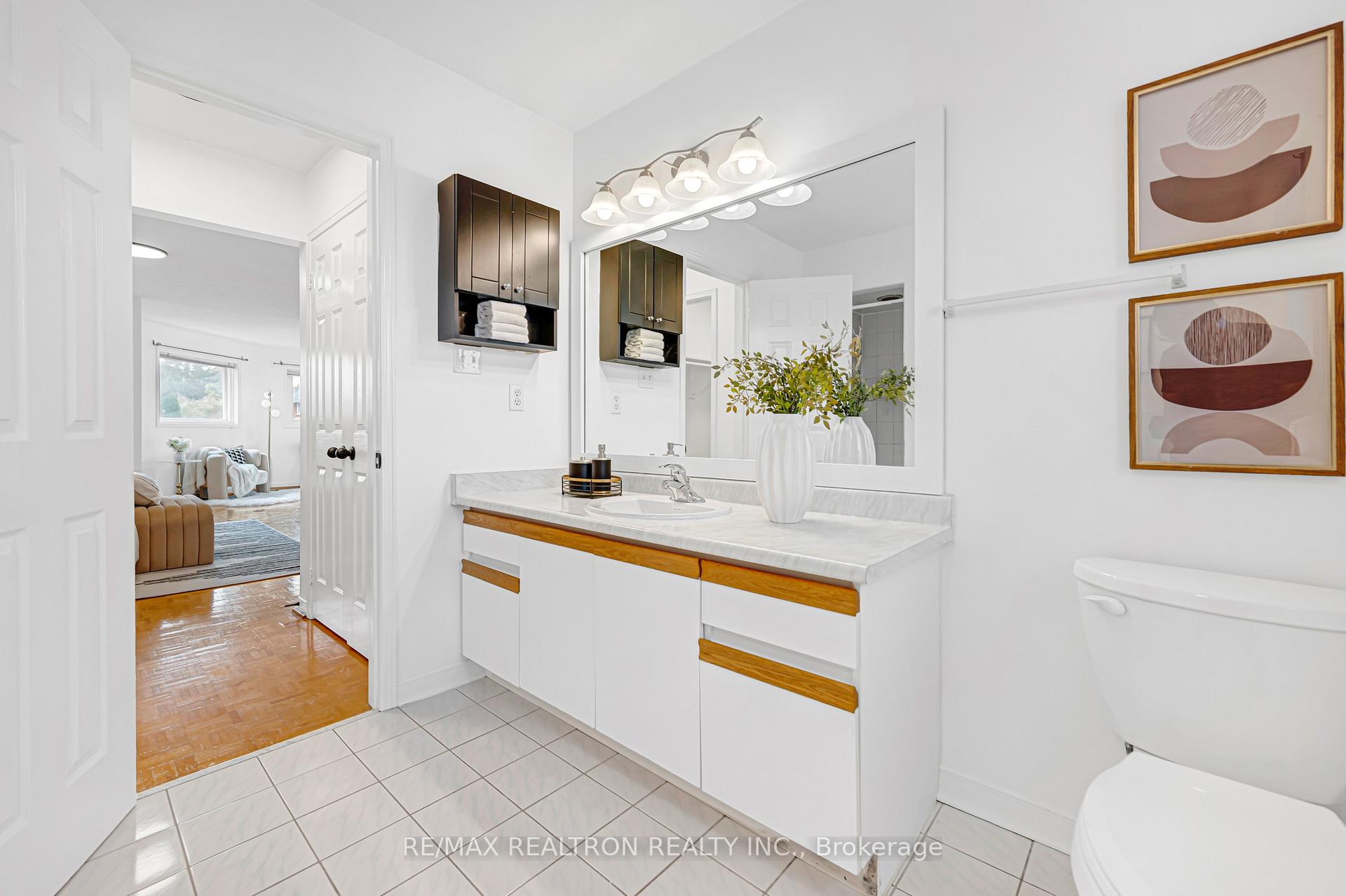 Photo 41 of 37 Dumaurier Crescent, Richmond Hill, Devonsleigh — HOMEH