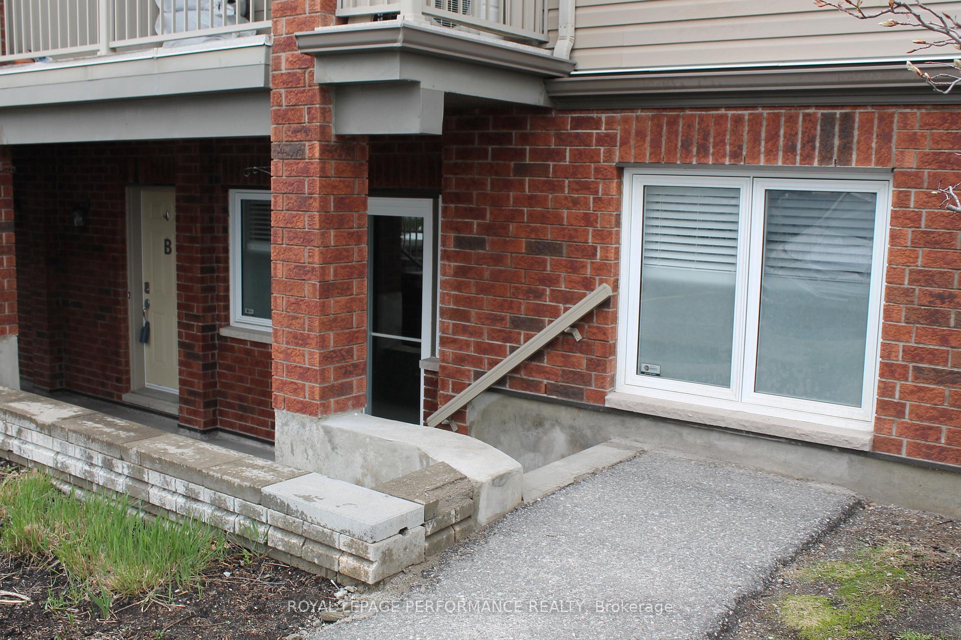 Photo 3 of Unit B, 135 Harthill Way, Ottawa, Barrhaven - Heritage Park — HOMEH