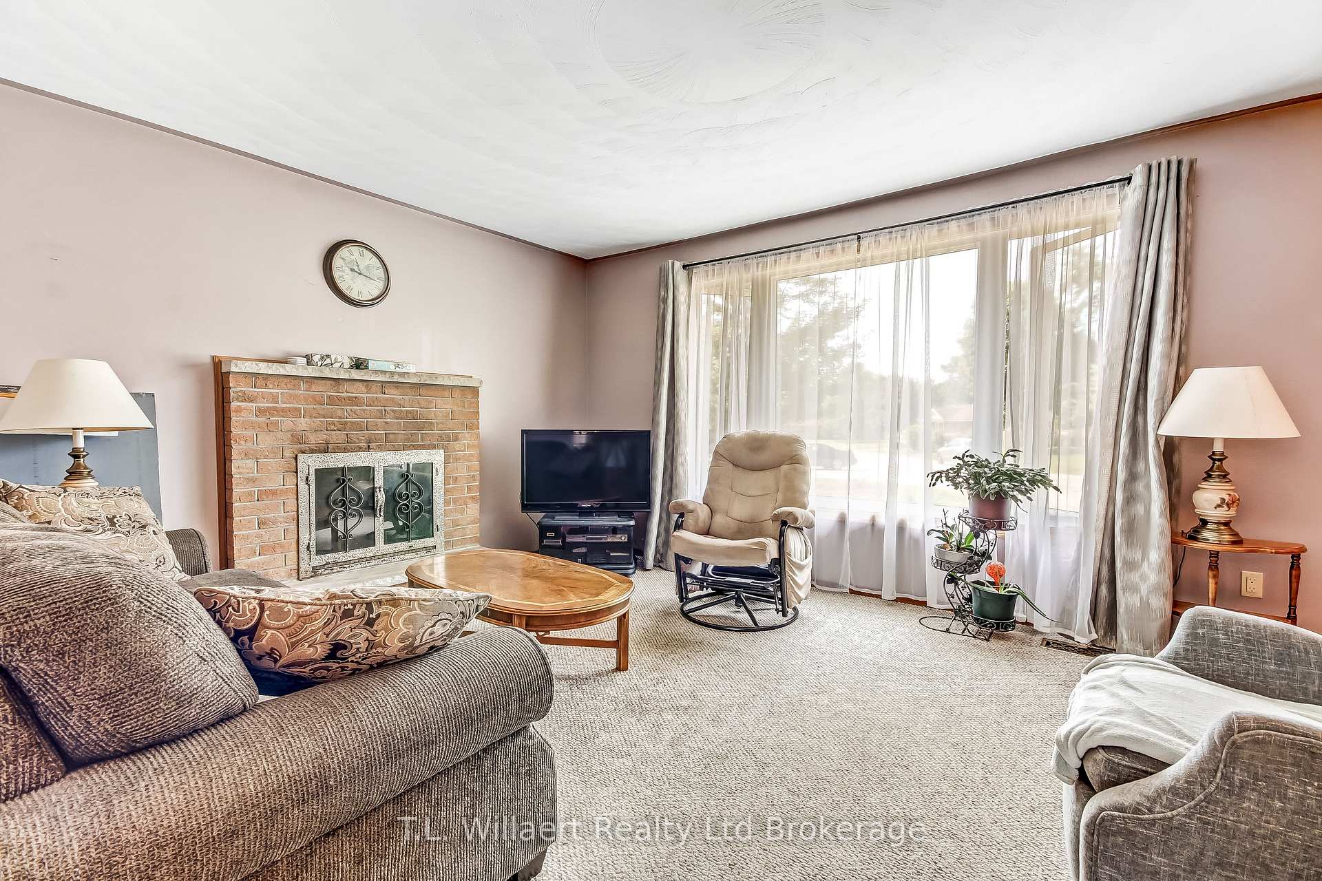 Photo 4 of 12 Alba Avenue, Tillsonburg — HOMEH