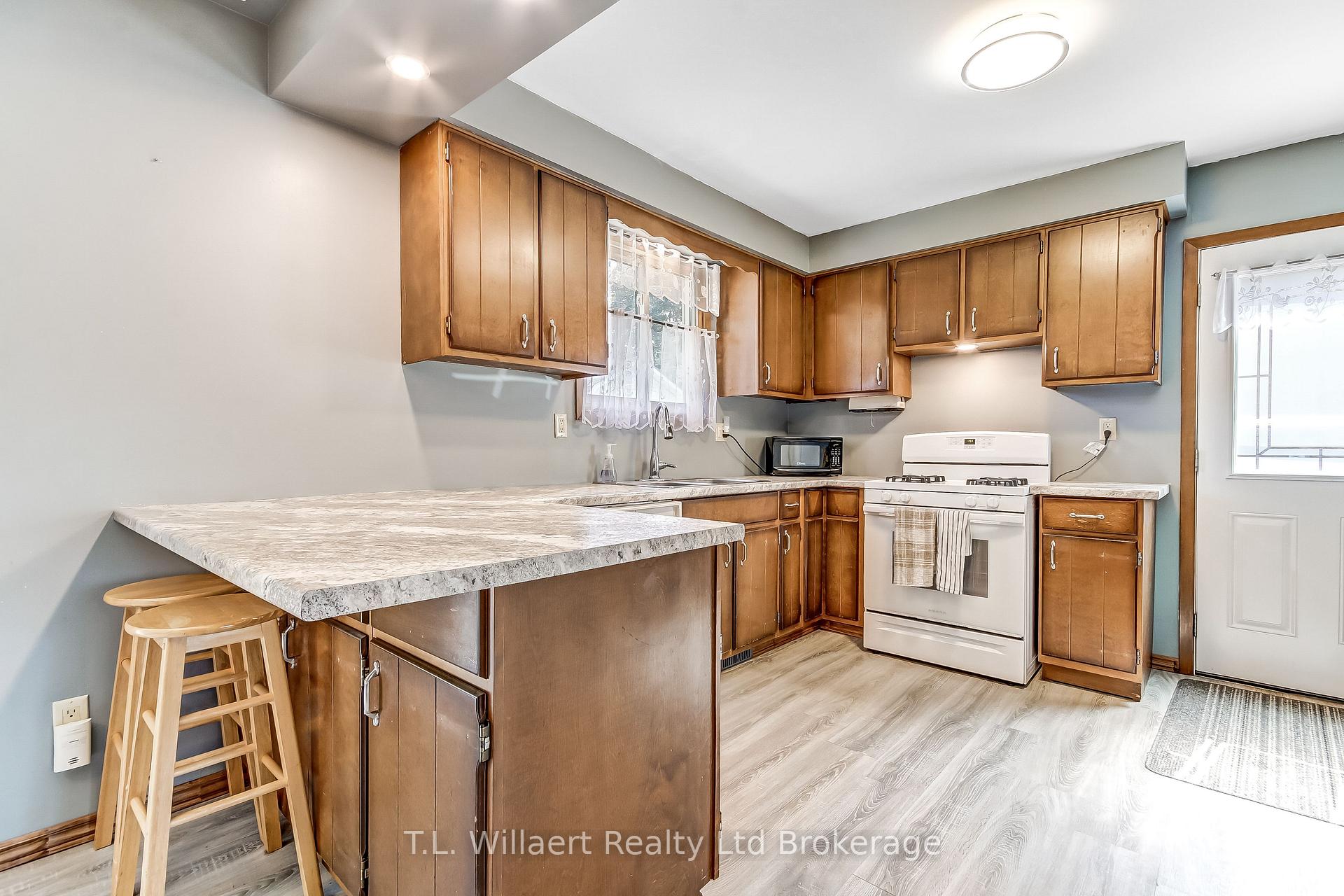 Photo 5 of 12 Alba Avenue, Tillsonburg — HOMEH