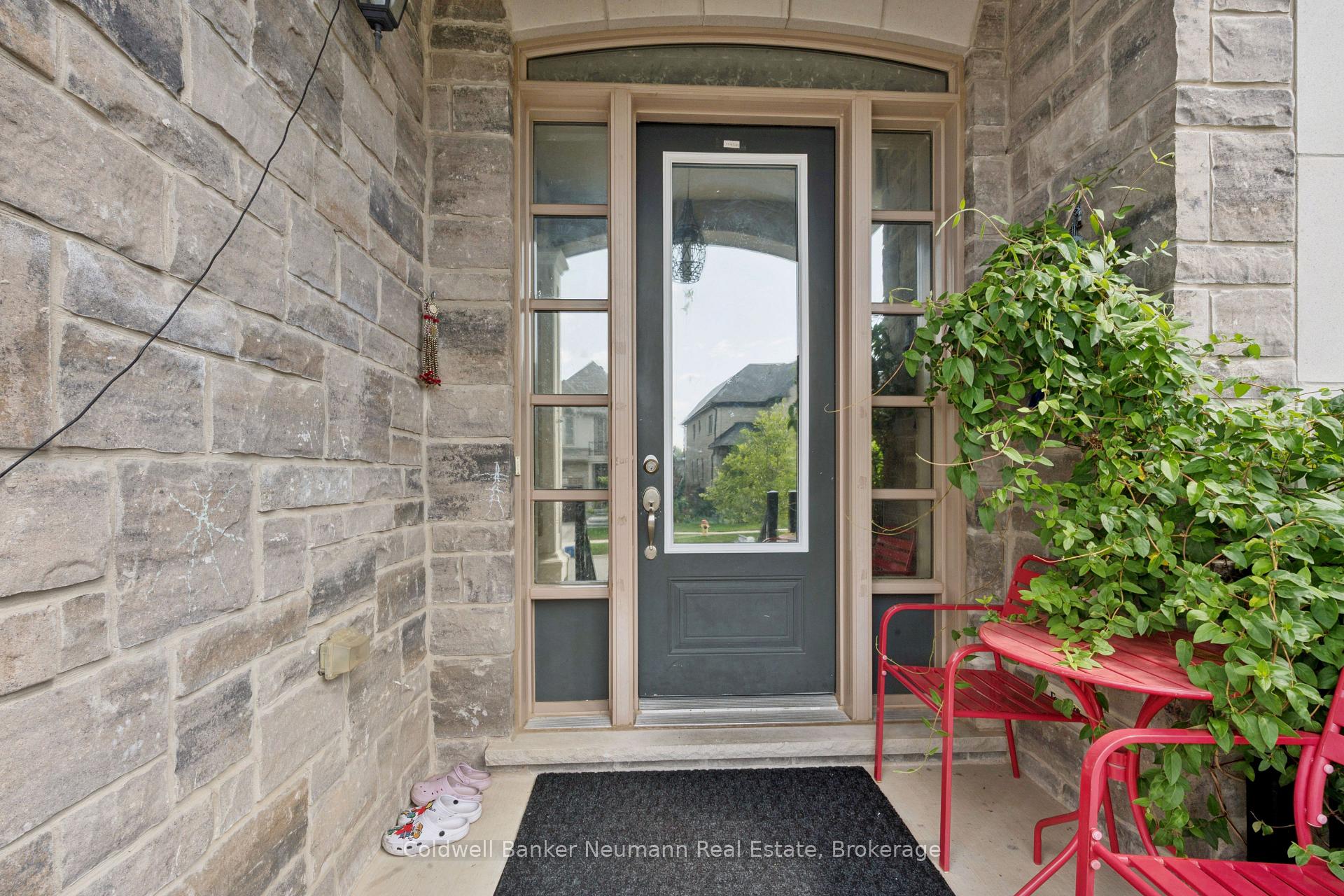 Photo 2 of 216 Forest Creek Drive, Kitchener, Doon South — HOMEH