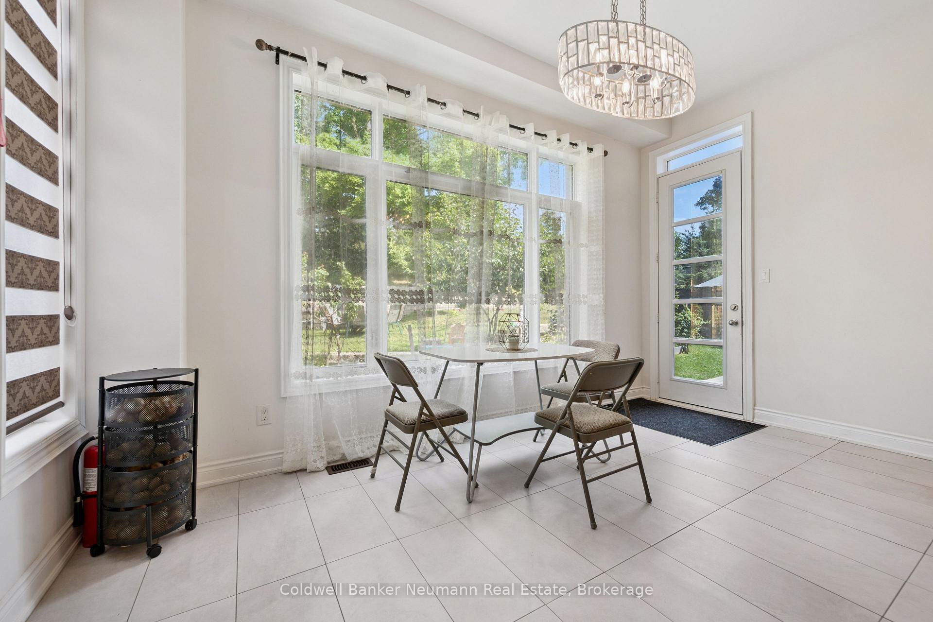 Photo 12 of 216 Forest Creek Drive, Kitchener, Doon South — HOMEH