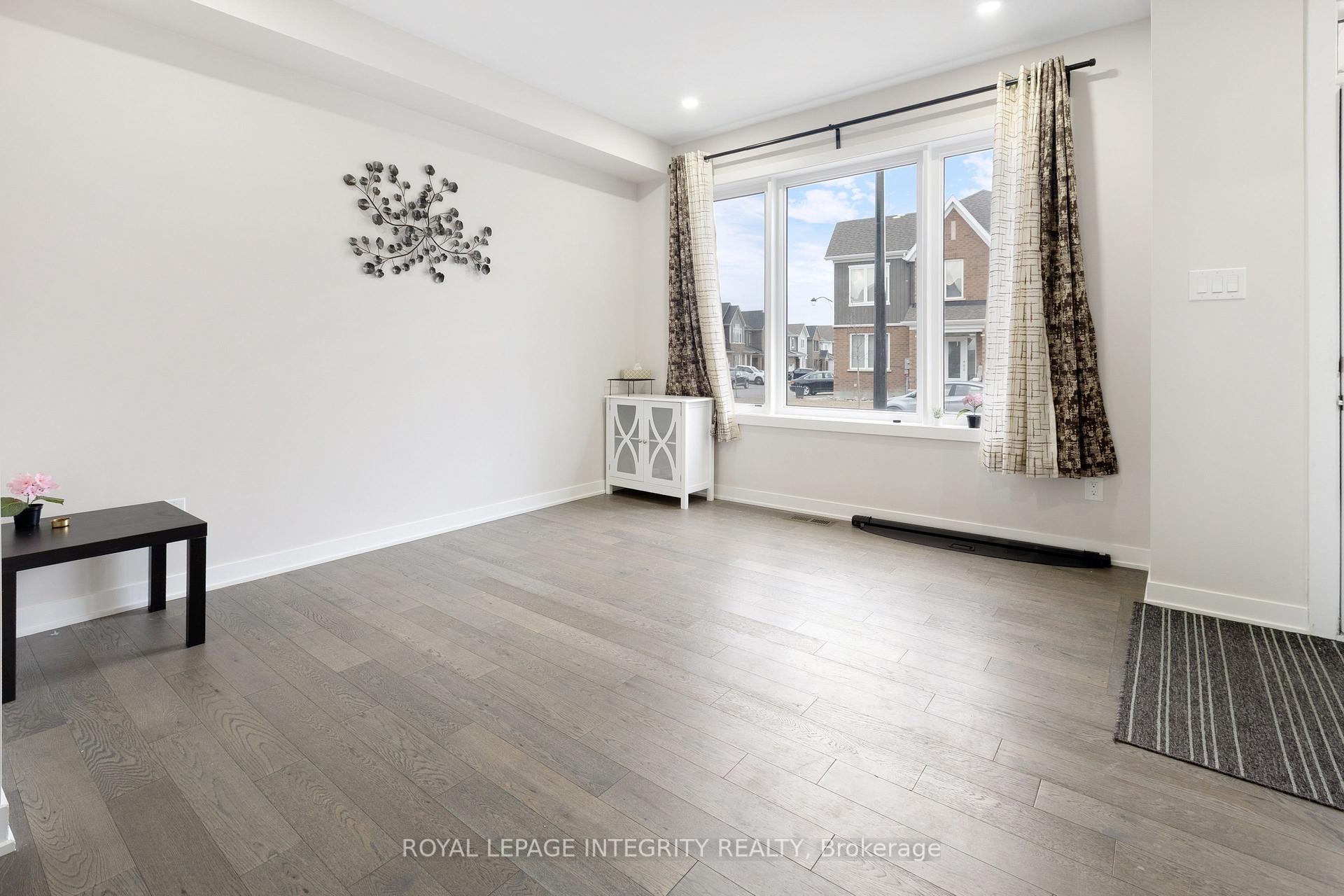 Photo 3 of 324 Appalachian Circle, Ottawa, Barrhaven - Half Moon Bay — HOMEH