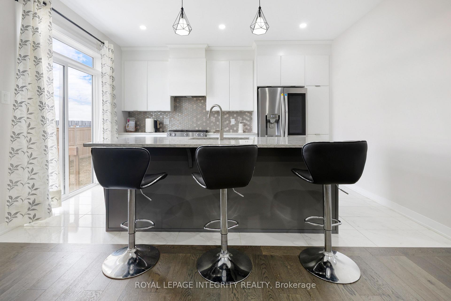 Photo 5 of 324 Appalachian Circle, Ottawa, Barrhaven - Half Moon Bay — HOMEH