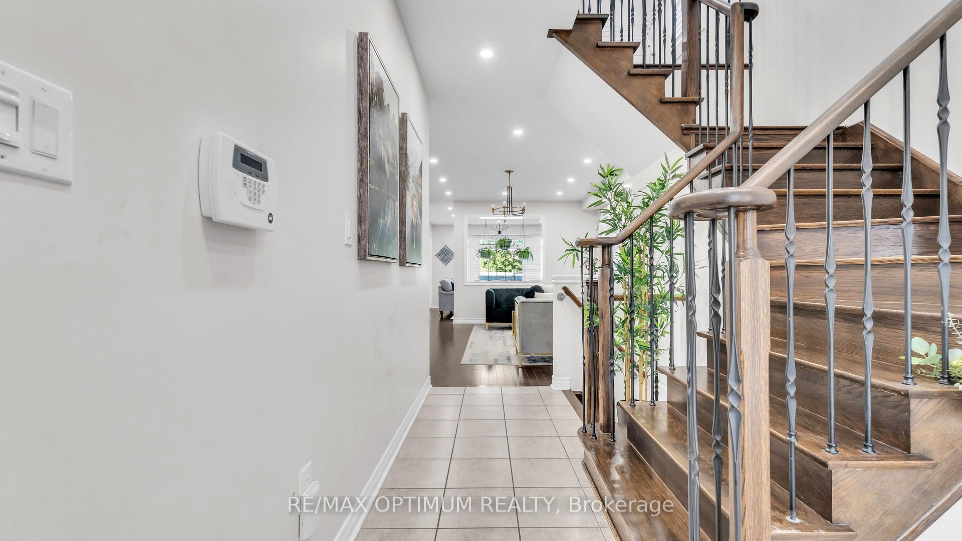 Photo 5 of 3 Gosling Street, Brampton, Bram West — HOMEH