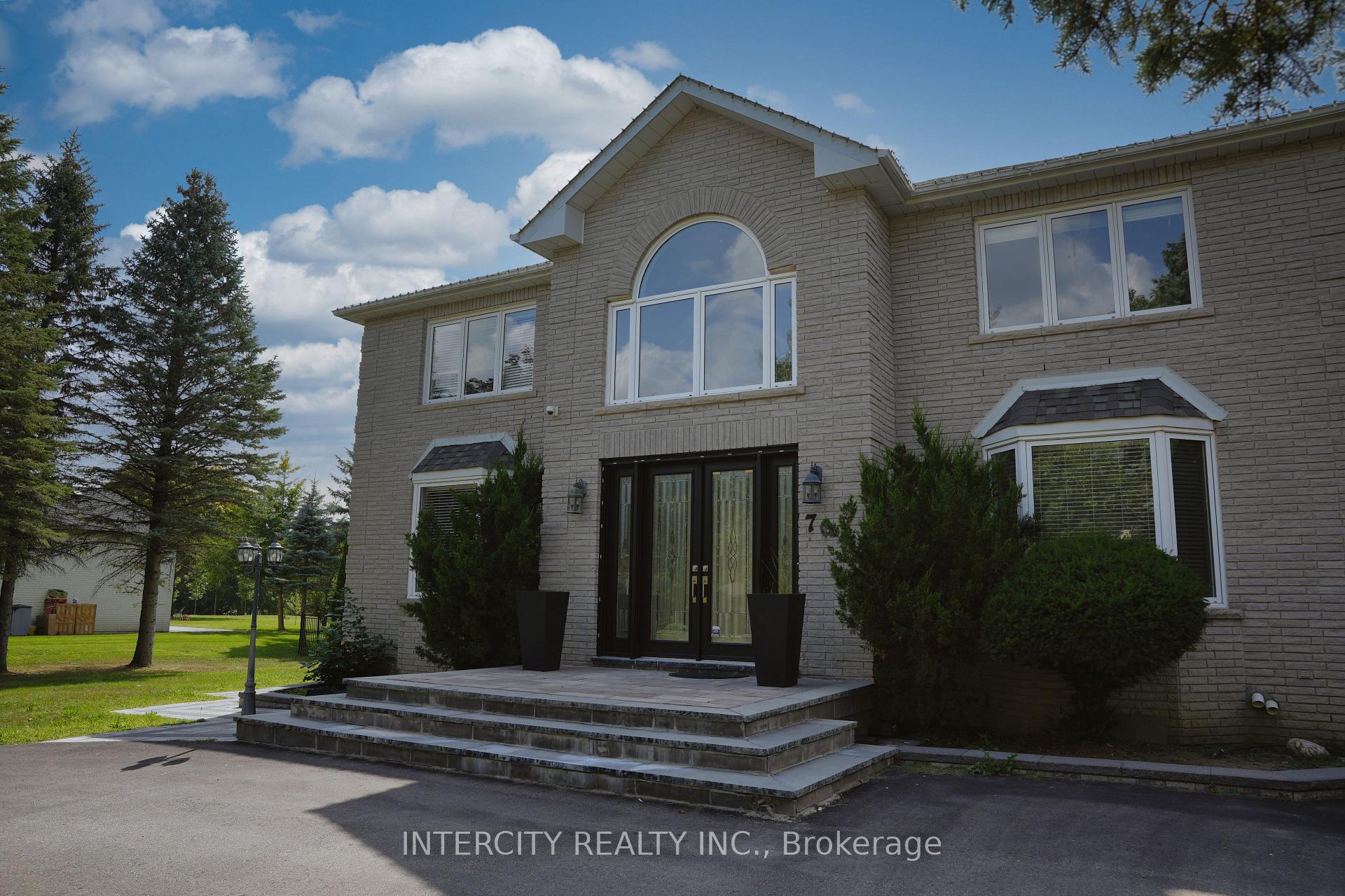 Photo 4 of 70 Belsite Court, Vaughan, Kleinburg — HOMEH
