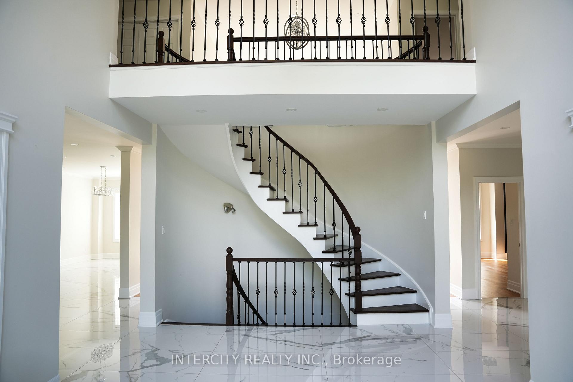 Photo 5 of 70 Belsite Court, Vaughan, Kleinburg — HOMEH