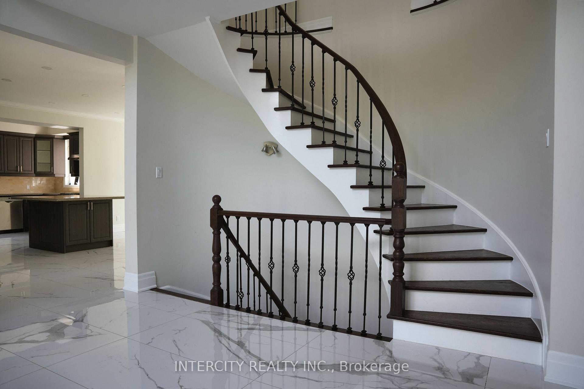 Photo 16 of 70 Belsite Court, Vaughan, Kleinburg — HOMEH