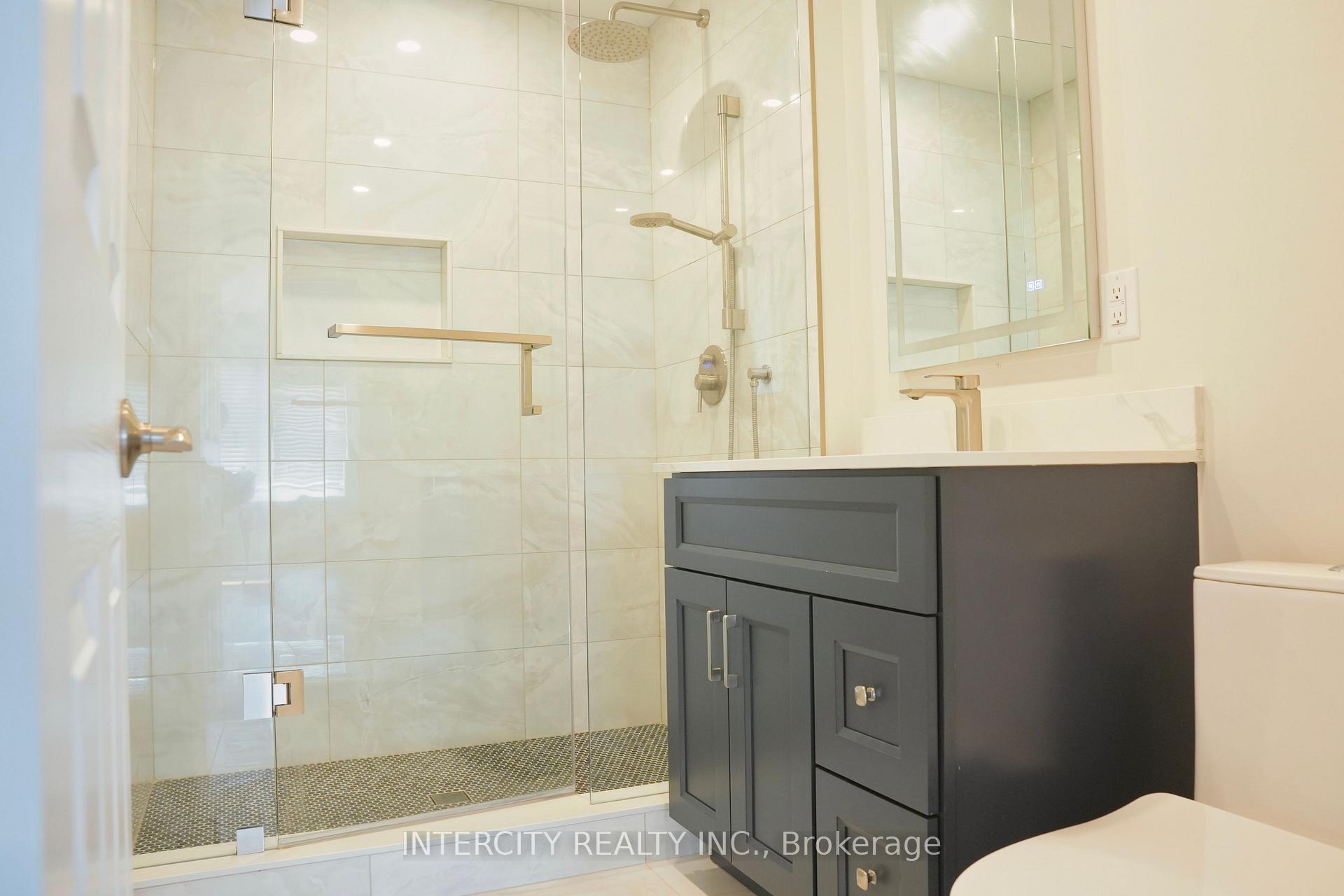 Photo 24 of 70 Belsite Court, Vaughan, Kleinburg — HOMEH