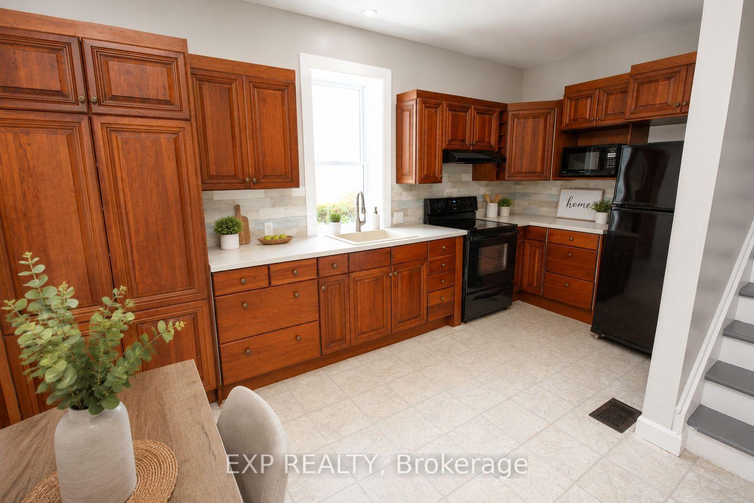 Photo 4 of Unit A, 3 Bergin Street, North Stormont, Finch — HOMEH