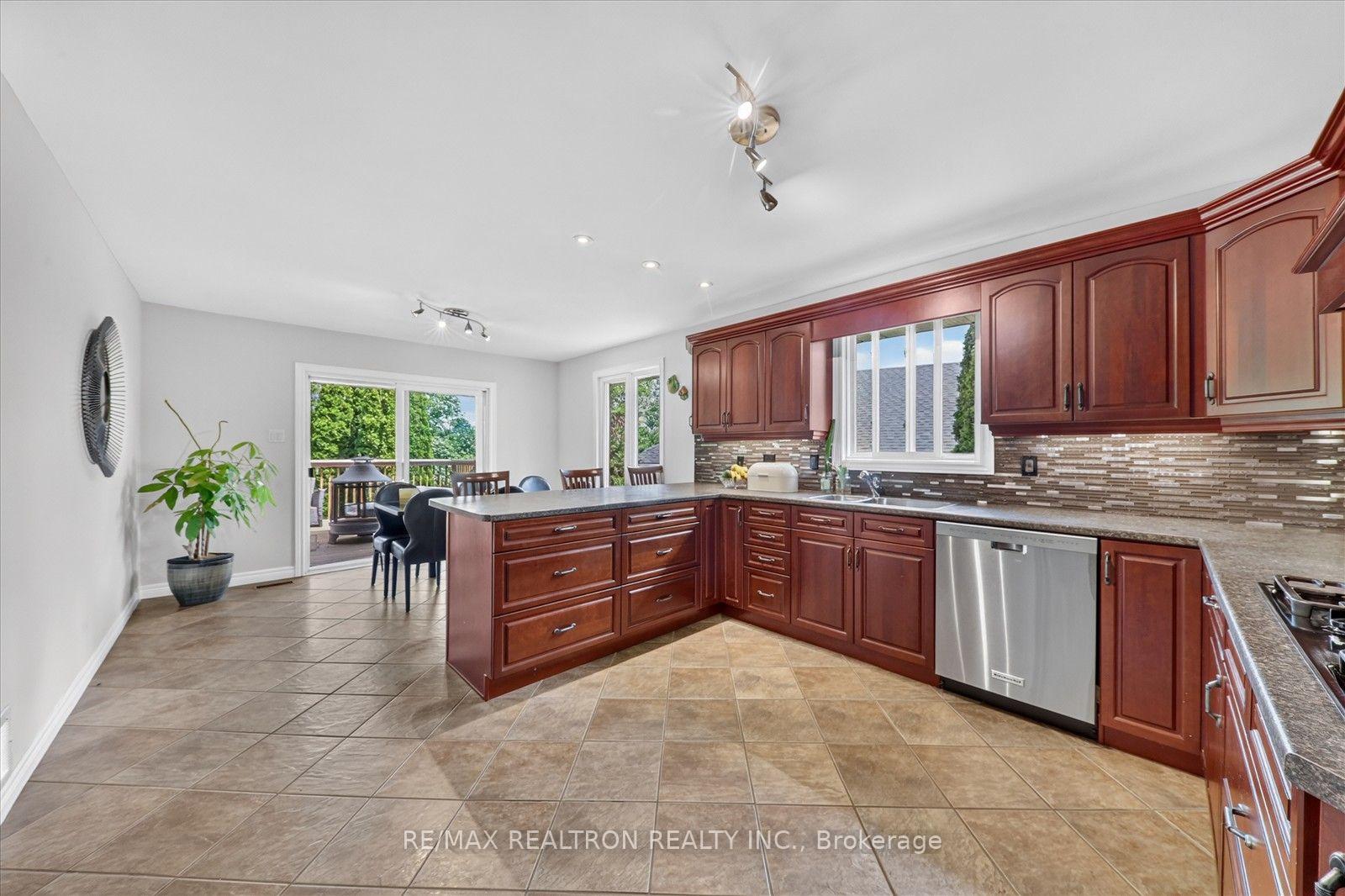 Photo 29 of 295 Woodward Avenue, Selwyn — HOMEH
