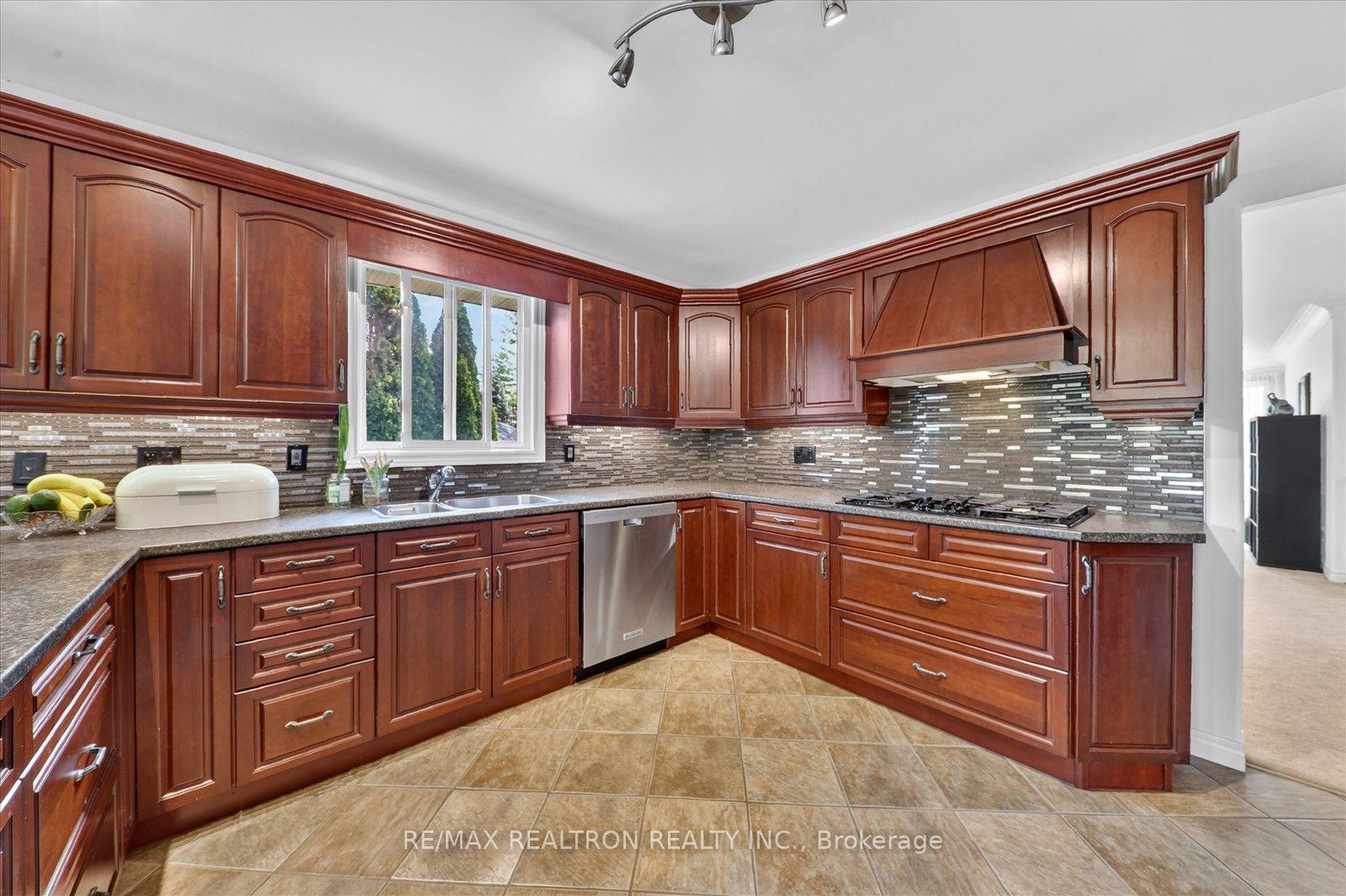 Photo 30 of 295 Woodward Avenue, Selwyn — HOMEH