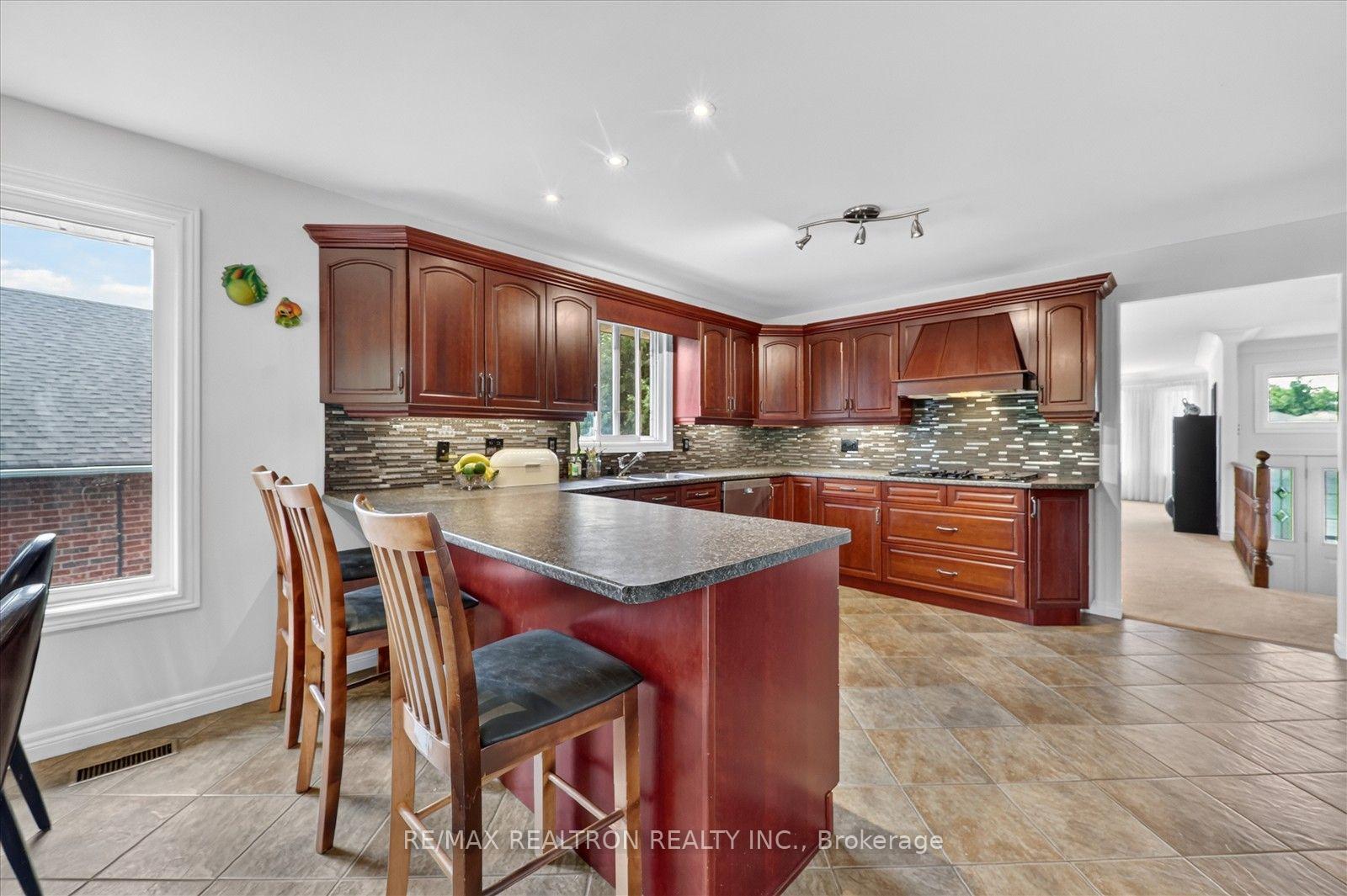 Photo 33 of 295 Woodward Avenue, Selwyn — HOMEH