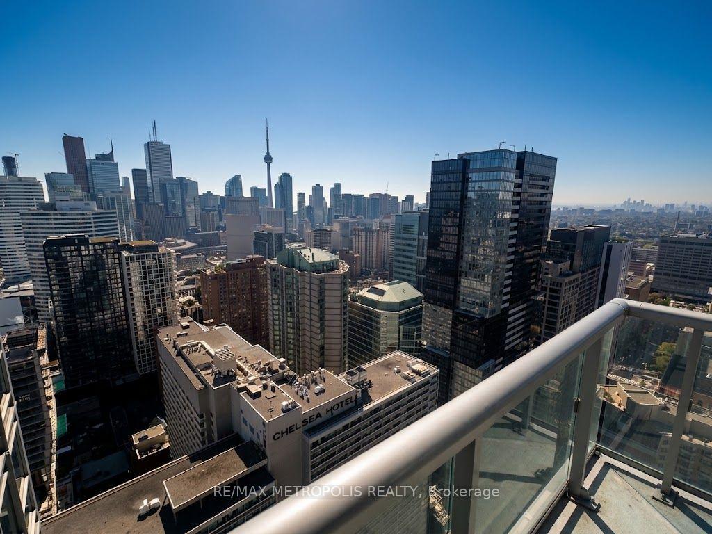 Photo 3 of Unit 3911, 386 Yonge Street, Toronto, Bay Street Corridor — HOMEH