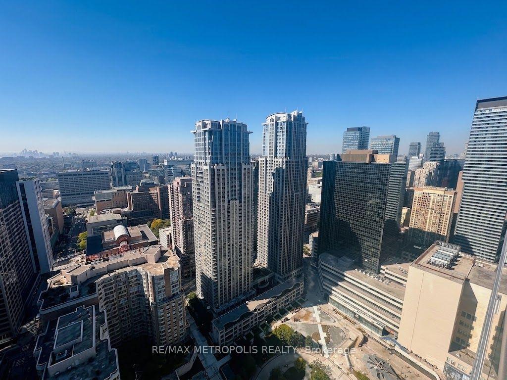 Photo 4 of Unit 3911, 386 Yonge Street, Toronto, Bay Street Corridor — HOMEH
